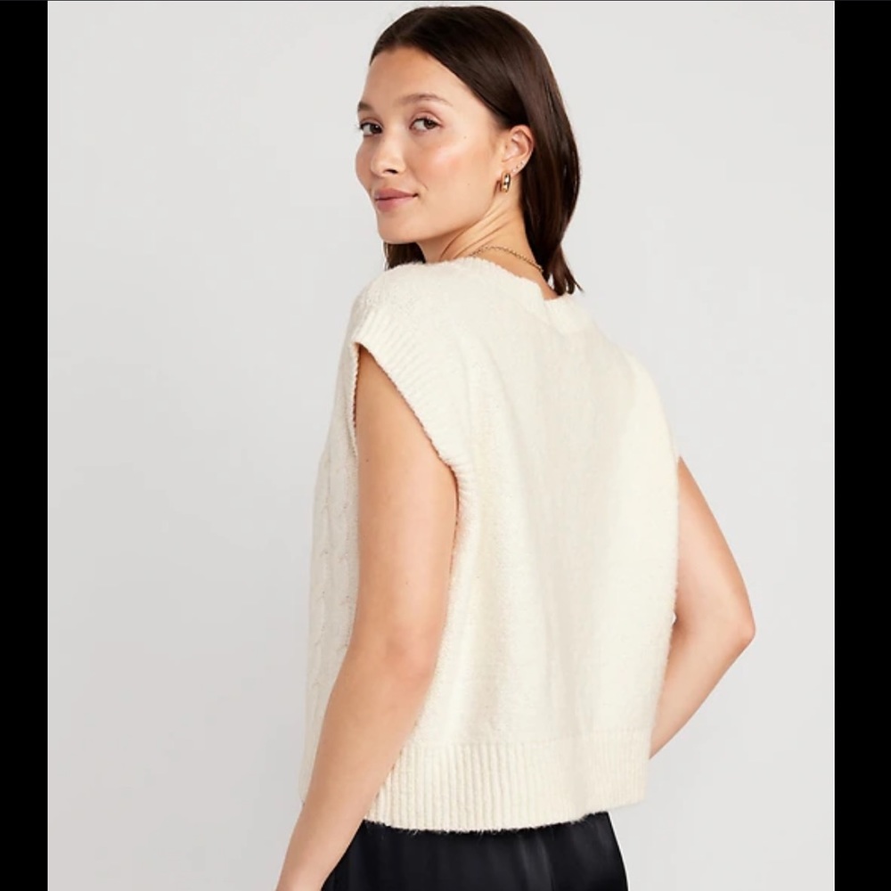 Old Navy V-Neck Sweater Vest Crème De La Crème Size L